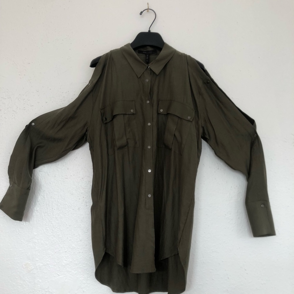 BCBG MAXAZRIA button up top